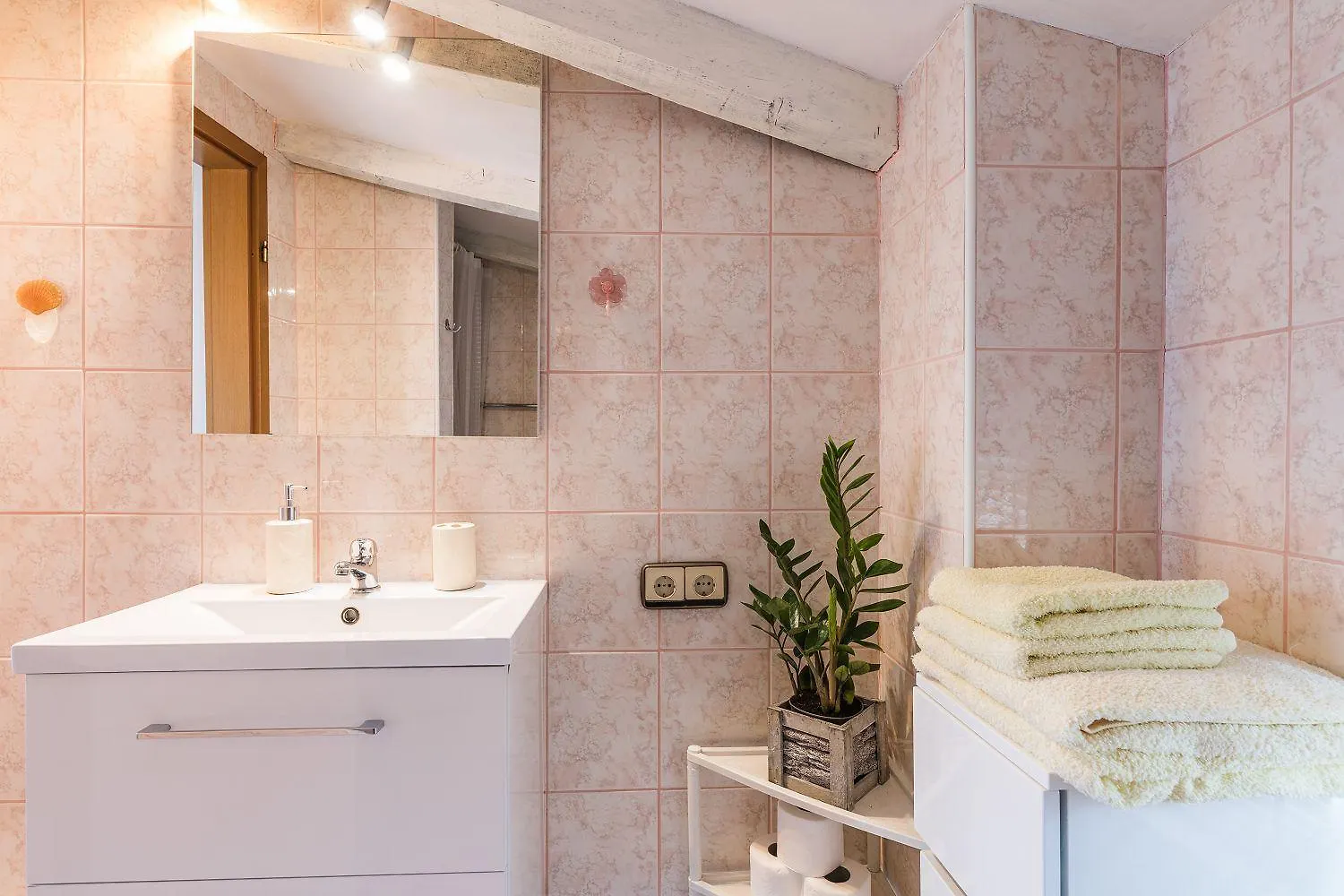 Beeindruckendes Apartment Nur 500 Meter Zum Strand Mit Meerblick, Flat-Screen Tv Auf Dem Balkon, Bbq Dramalj 0*,  Croatia